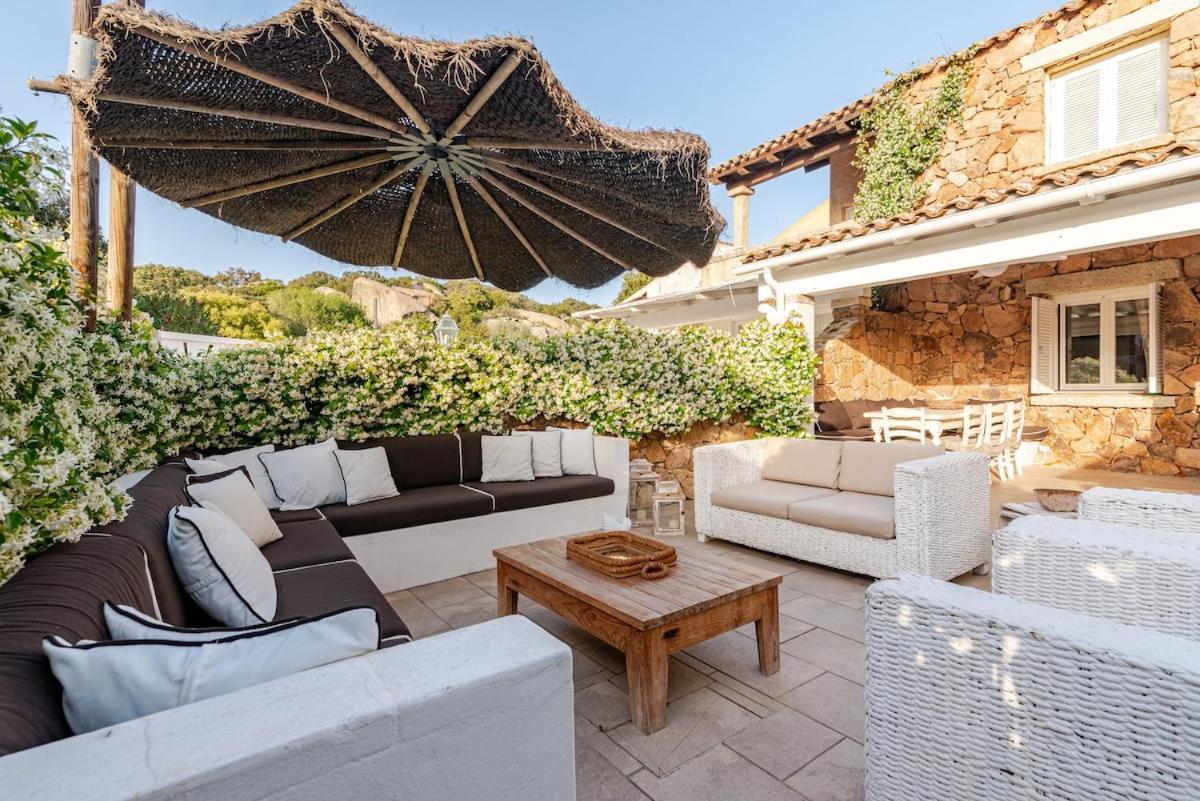 Terrace- Private Parking Design Relax & Comfort Villa